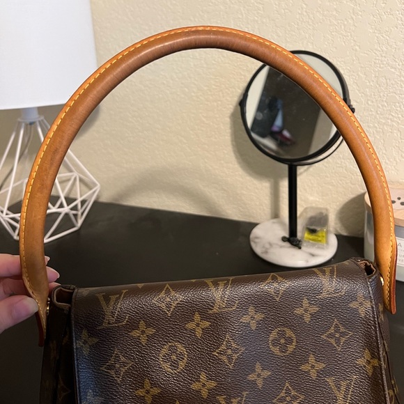 Louis Vuitton - Picture 5 of 10